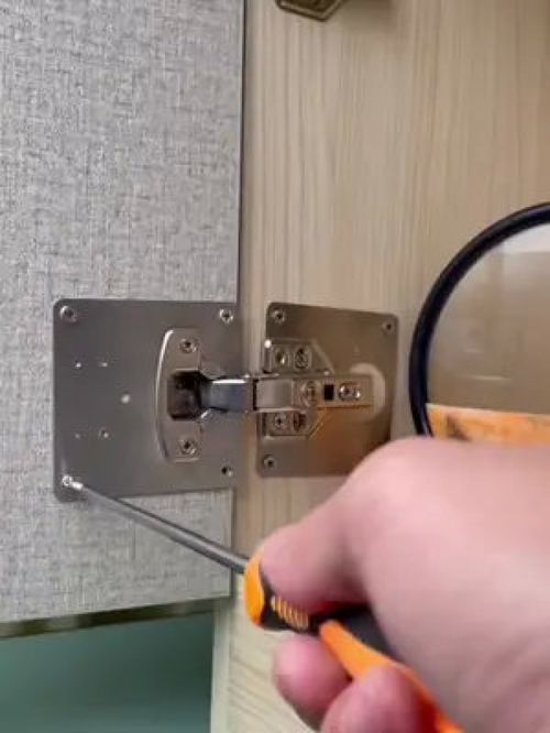 柜門(mén)壞了不著急,試試這個(gè)不銹鋼合頁(yè)修復(fù)板,輕松修好,比原來(lái)更結(jié)實(shí) 合頁(yè)修復(fù)